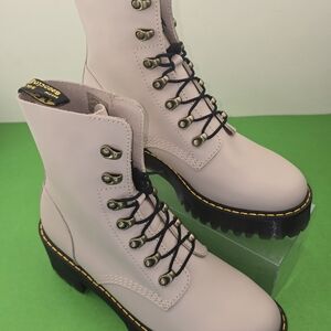 Dr. Martens Womens Leona Combat Boots Beige Platform Lace-Up Lug Sole US10 NJ004
